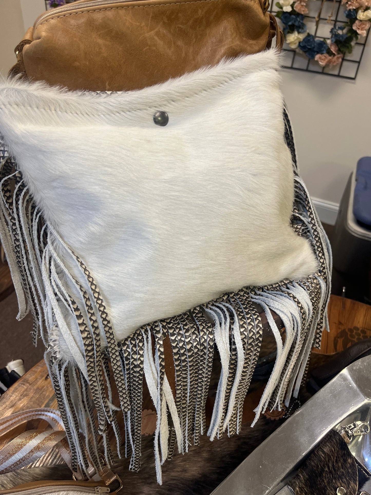 Side bag cream fur and fringe