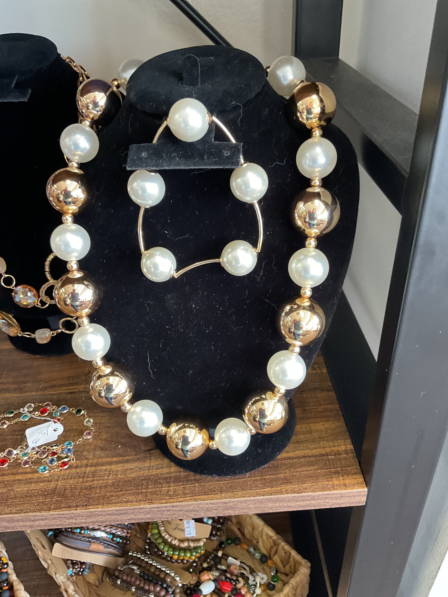 Necklace and bracelet set