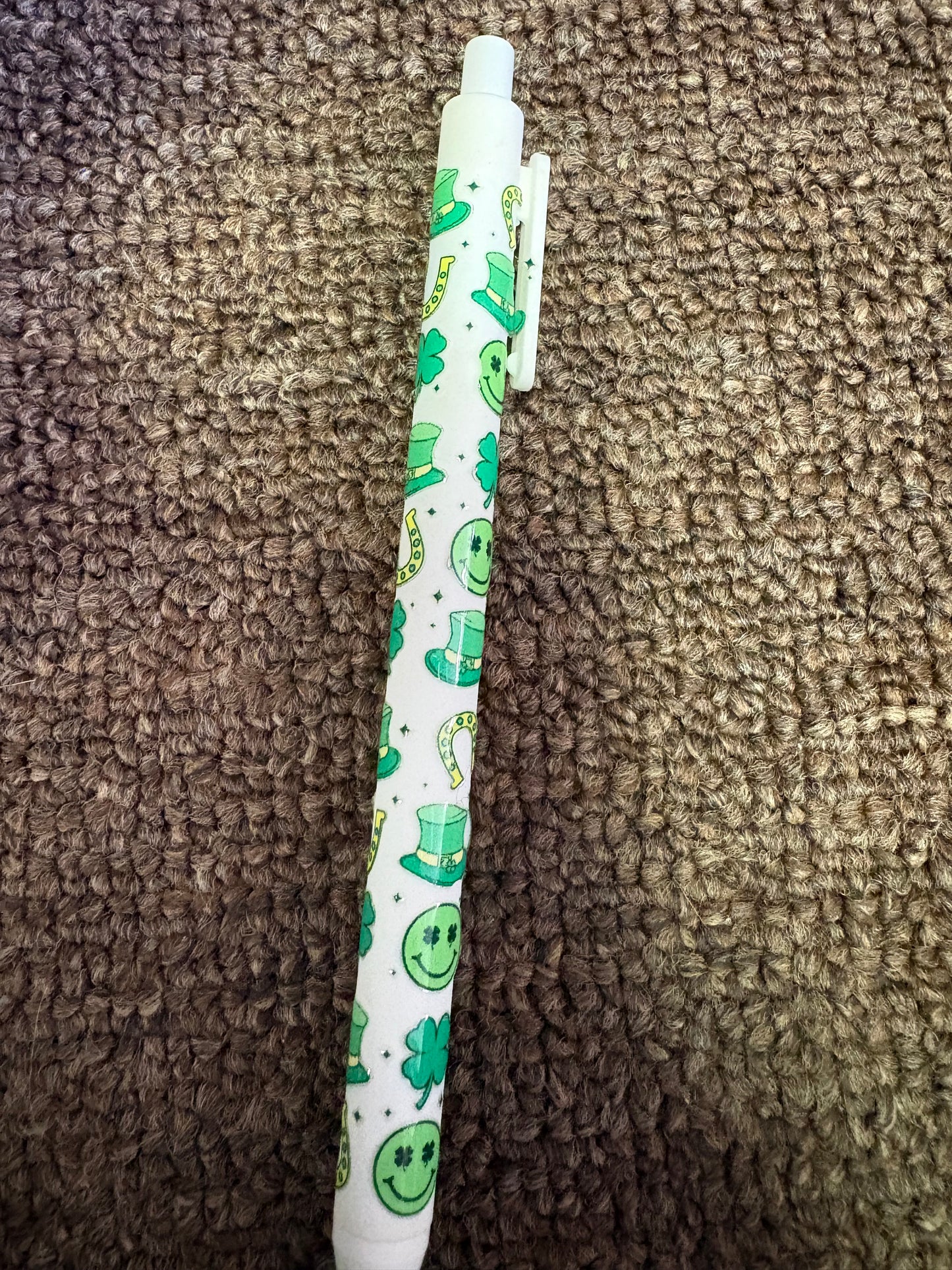 St patty’s day pen white