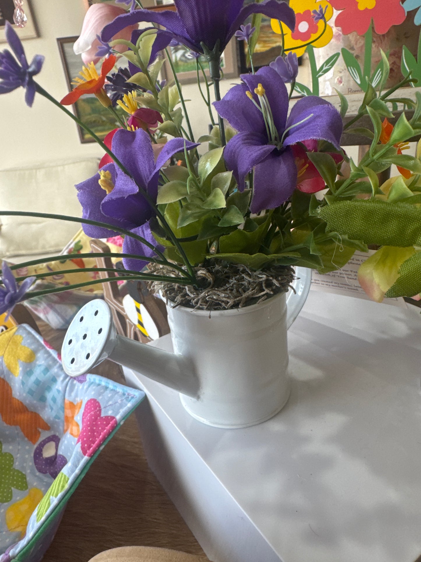 Small spring floral white can