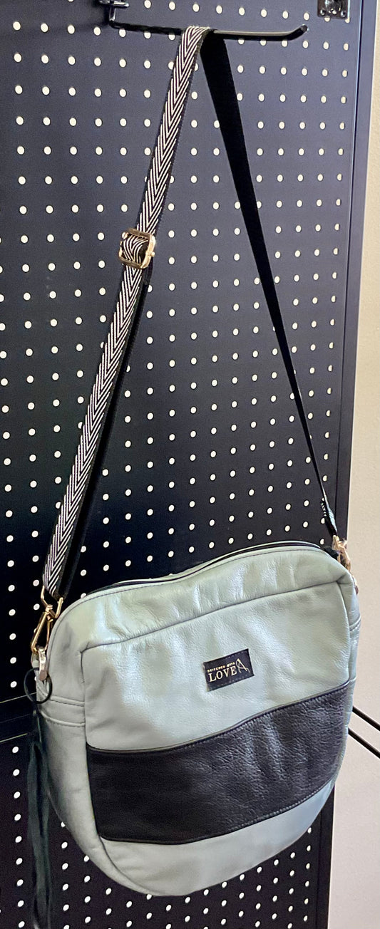 Blue/black travel bag
